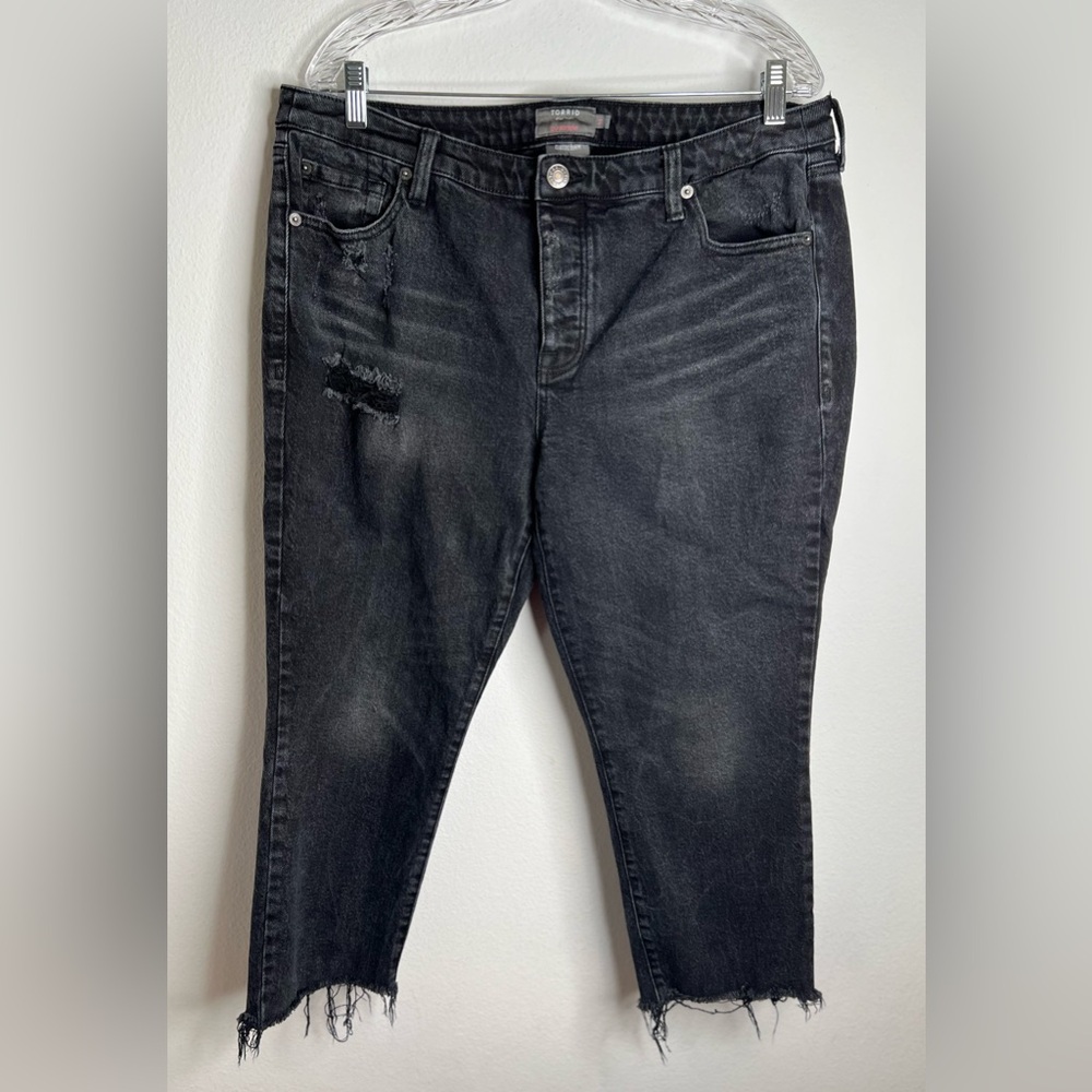 Torrid Jeans Women's Size 14 Crop Boyfriend Denim Black Raw Hem Distressed